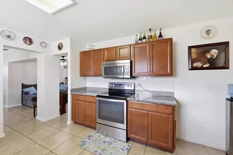 Kitchen - 305 Circle E, Jupiter, FL 33458 photo 2 of 3