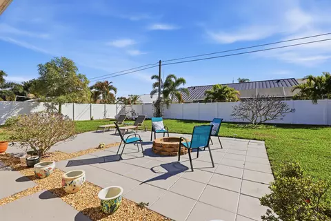 Exterior - 305 Circle E, Jupiter, FL 33458 photo 7 of 12