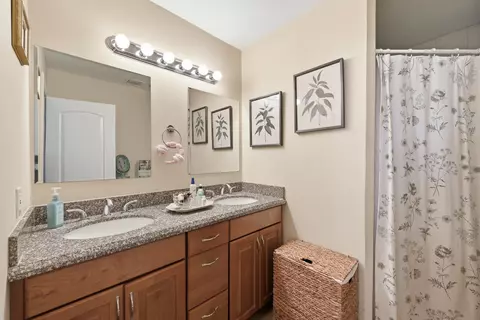 Bath - 305 Circle E, Jupiter, FL 33458 photo 2 of 3