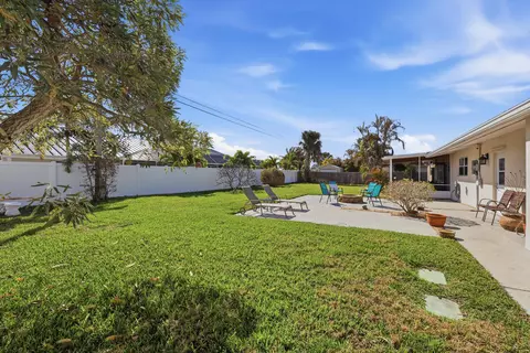 Exterior - 305 Circle E, Jupiter, FL 33458 photo 8 of 12