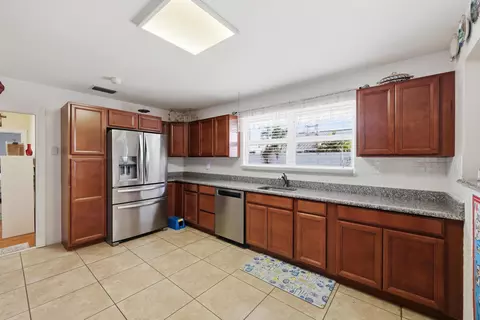 Kitchen - 305 Circle E, Jupiter, FL 33458 photo 1 of 3