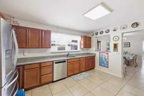 Kitchen - 305 Circle E, Jupiter, FL 33458 photo 3 of 3