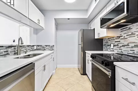 123 Yacht Club Way #207, Hypoluxo, FL 33462