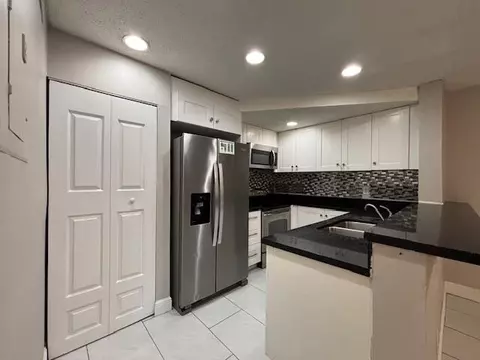 5844 Blueberry Unit 68 Ct, Lauderhill, FL 33313