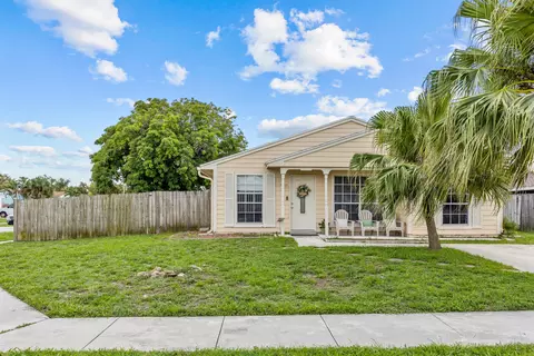 10552 Bobbie Ln, Royal Palm Beach, FL 33411