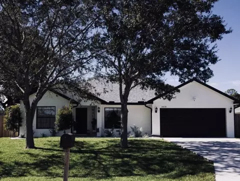 1818 SW Notre Dame Ave, Port Saint Lucie, FL 34953