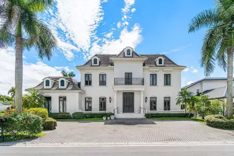 7172 Valencia Dr, Boca Raton, FL 33433