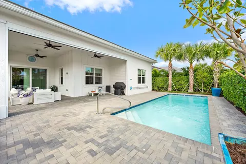 10038 Regency Way, Palm Beach Gardens, FL 33412