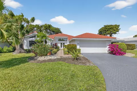 32 Estate Dr, Boynton Beach, FL 33436
