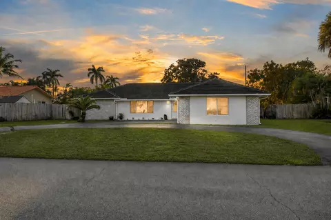 8361 Wilton Dr, Lake Clarke Shores, FL 33406
