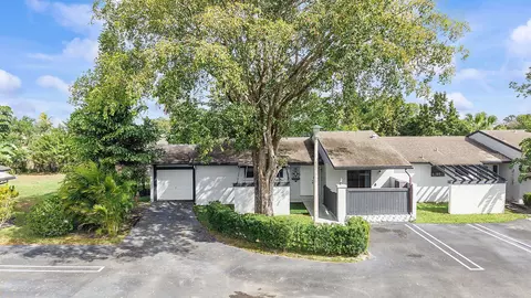 107 Conaskonk Cir, Royal Palm Beach, FL 33411