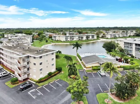 2616 N Gardens Dr #105, Lake Worth, FL 33461