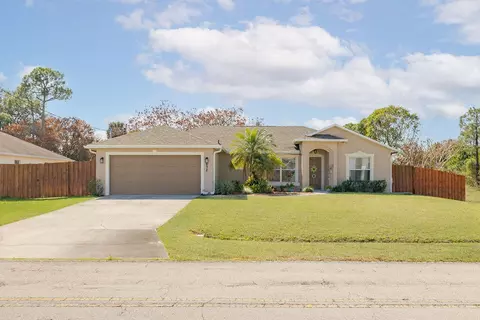 672 SW Paar Dr, Port Saint Lucie, FL 34953