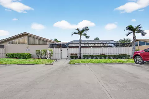 5258 Eagle Lake Dr, Palm Beach Gardens, FL 33418