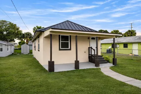 712 SE Bayou Ave, Stuart, FL 34994