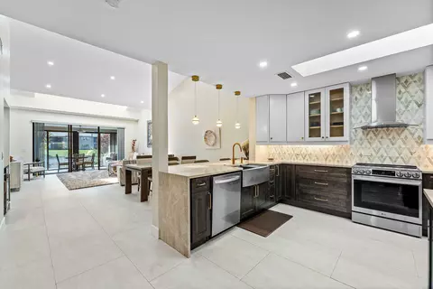 12 Eastgate Dr #C, Boynton Beach, FL 33436