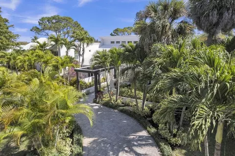 355 Oakview Dr, Delray Beach, FL 33445