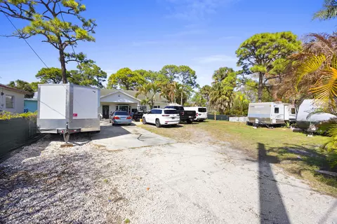 Exterior - 2517 SE Normand St, Stuart, FL 34997 photo 4 of 6