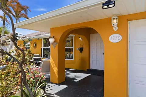 1370 SE Navajo Ln, Port Saint Lucie, FL 34983