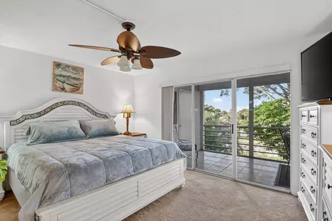3524 Via Poinciana #303, Greenacres, FL 33467