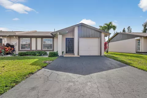 5404 Viburnum Cir, Delray Beach, FL 33484