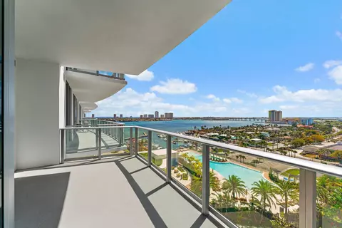 220 Lake Shore Dr #1219, Lake Park, FL 33403