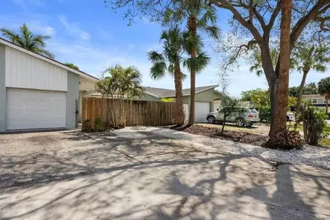 8632 Pluto Ter, West Palm Beach, FL 33403