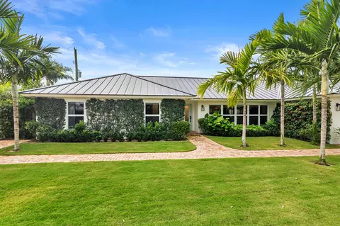 7521 Edgewater Cir, Lake Clarke Shores, FL 33406