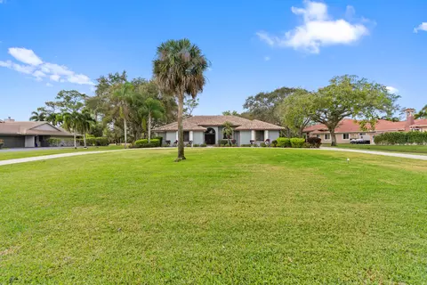 9425 Dundee Dr, Lake Worth, FL 33467