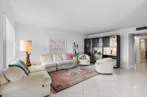 3028 Guildford B #B, Boca Raton, FL 33434