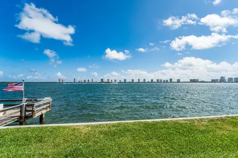 100 Wettaw Ln #6, North Palm Beach, FL 33408