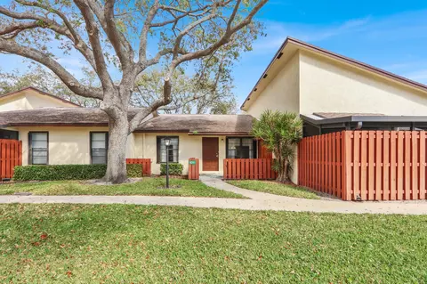 8091 SE Villa Cir, Hobe Sound, FL 33455