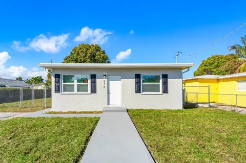 656 W 6th St, Riviera Beach, FL 33404