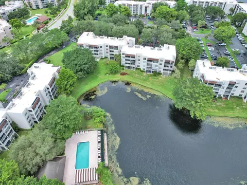 9340 Lagoon Pl #206, Davie, FL 33324