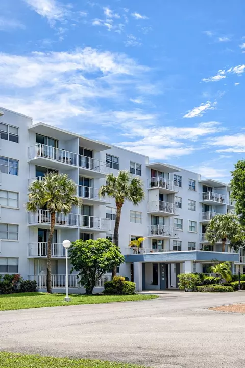 500 Executive Center Dr #2H, West Palm Beach, FL 33401