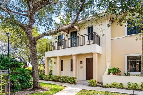 2501 Venetian Ct, Boynton Beach, FL 33426