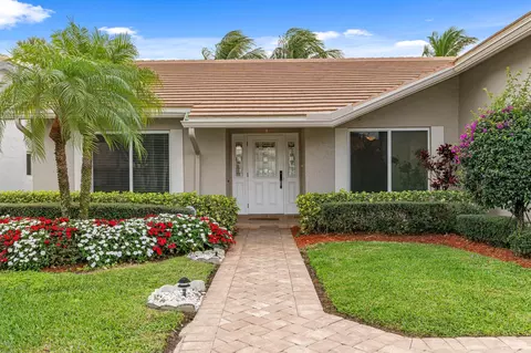 6230 Petaluma Dr, Boca Raton, FL 33433