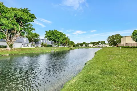 1586 Shaker Cir, Wellington, FL 33414