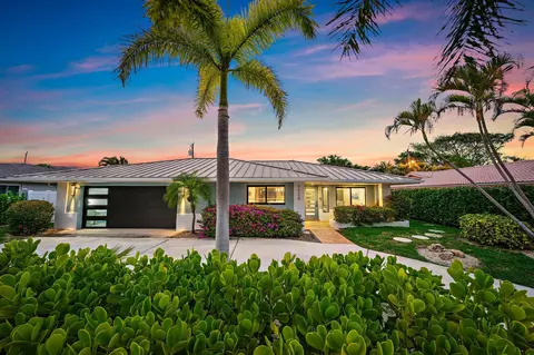 1120 Singer Dr, Riviera Beach, FL 33404