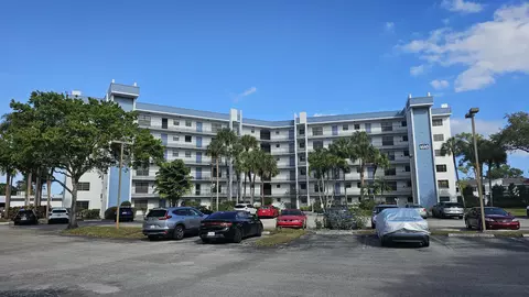 4640 Lucerne Lakes Blvd W #303, Lake Worth, FL 33467