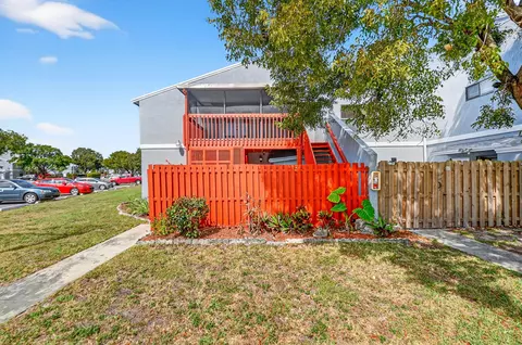 18 Crossings Cir #F, Boynton Beach, FL 33435