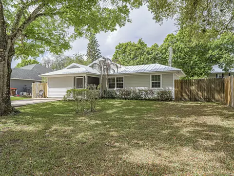 2445 88th Ct, Vero Beach, FL 32966