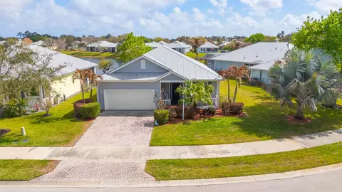 615 NE Canoe Park Cir, Port Saint Lucie, FL 34983