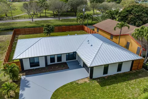 1382 N Mangonia Dr, West Palm Beach, FL 33401
