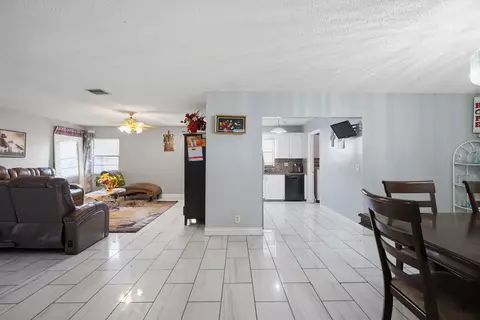 1301 SW 75th Ave, North Lauderdale, FL 33068