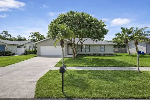 129 Bilbao St, Royal Palm Beach, FL 33411