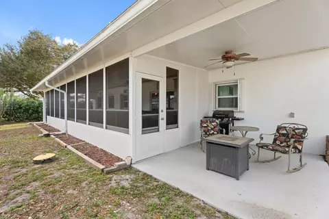 Exterior - 1341 SE Seashell Ln, Stuart, FL 34996 photo 6 of 7