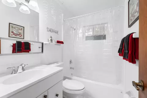 Bath - 1341 SE Seashell Ln, Stuart, FL 34996 photo 3 of 3