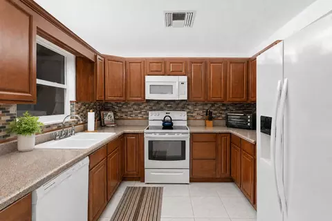 Kitchen - 1341 SE Seashell Ln, Stuart, FL 34996 photo 1 of 2