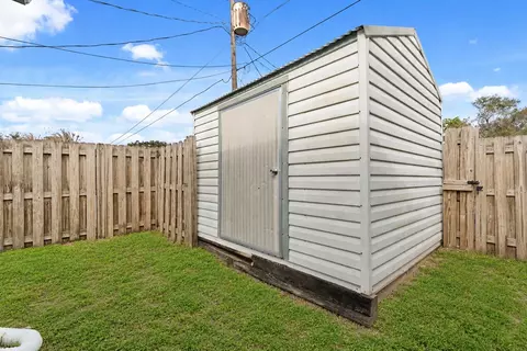 Exterior - 1341 SE Seashell Ln, Stuart, FL 34996 photo 6 of 6